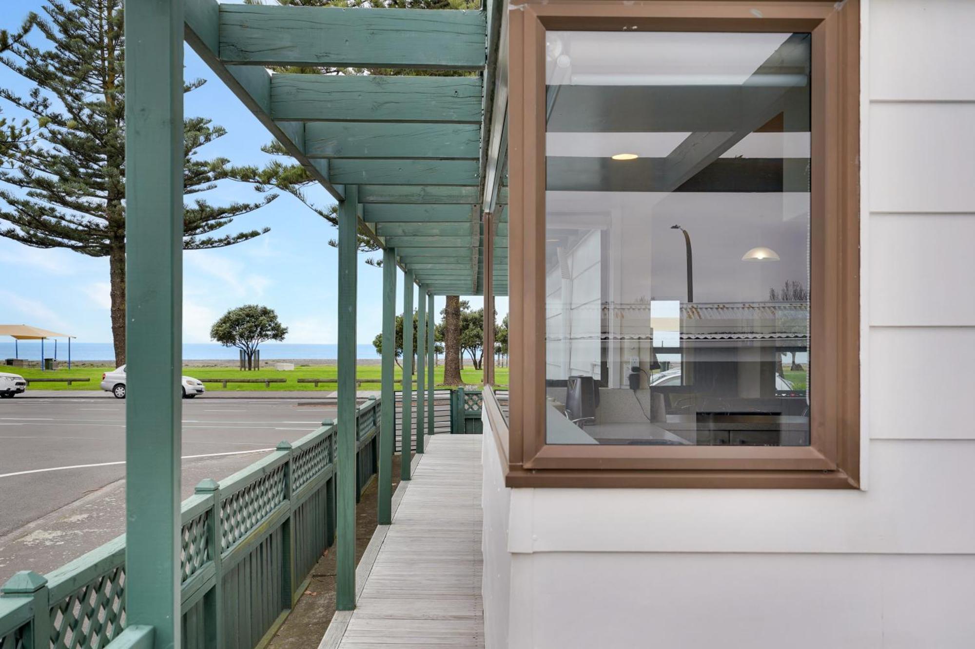 Hotel The Nautilus Napier Exteriér fotografie The view from the kitchen