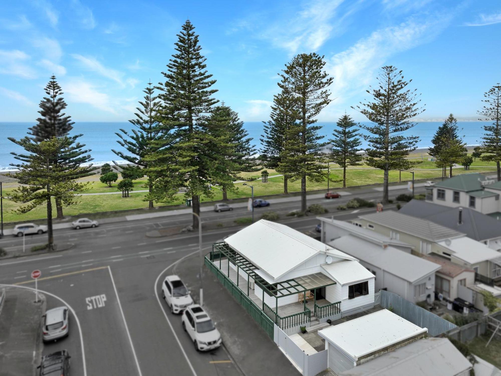 Hotel The Nautilus Napier Exteriér fotografie Aerial view of the beach at the northern end of the town