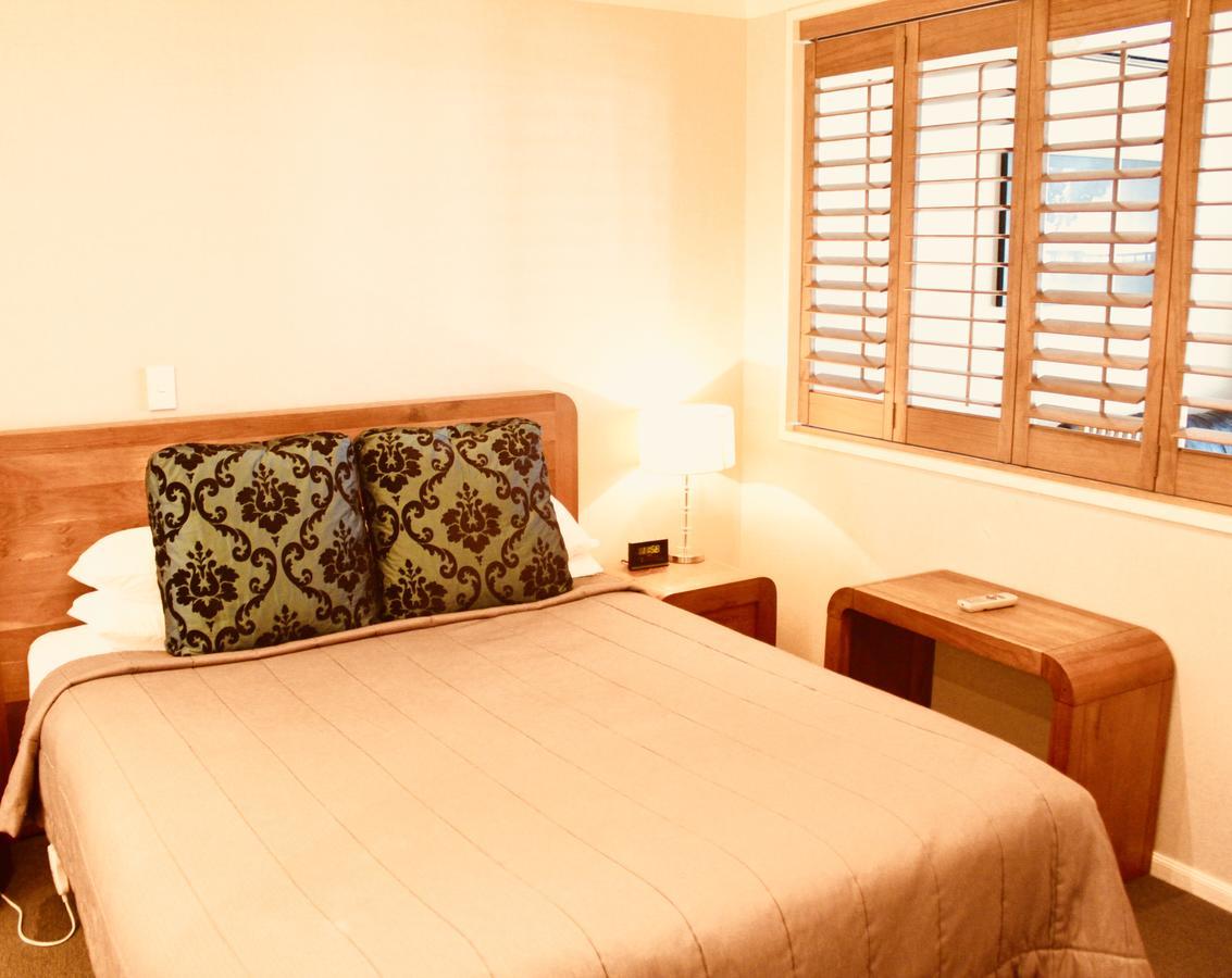 Hotel The Nautilus Napier Exteriér fotografie A bedroom at the hotel