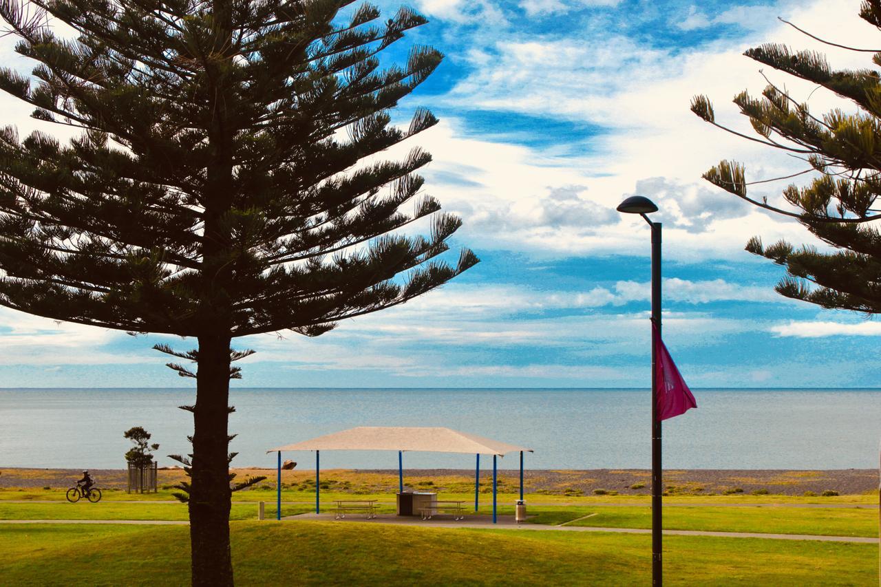 Hotel The Nautilus Napier Exteriér fotografie Rainbow over the beach at Port Augusta