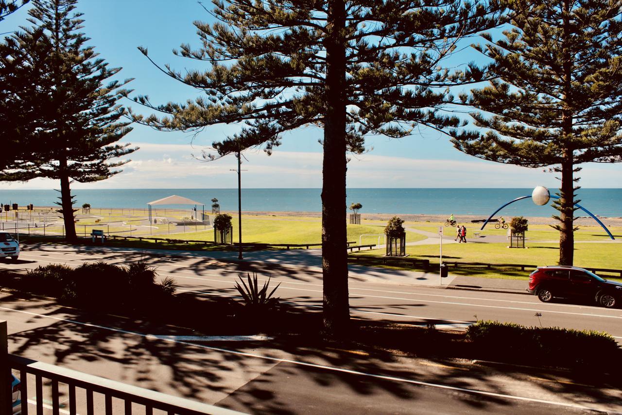 Hotel The Nautilus Napier Exteriér fotografie View of the beach from the hotel